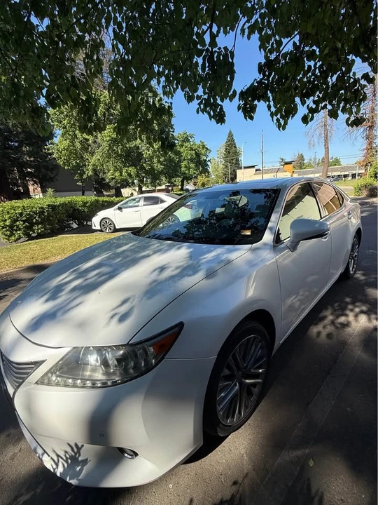 2013 Lexus ES 6th Gen - Image 3 of 9