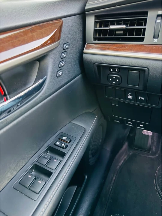 2013 Lexus ES 6th Gen - Image 6 of 16