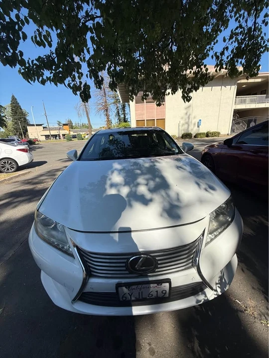 2013 Lexus ES 6th Gen - Image 2 of 9