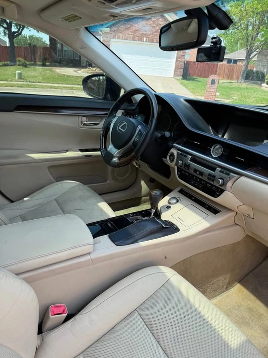 2013 Lexus ES 6th Gen - Image 12 of 19