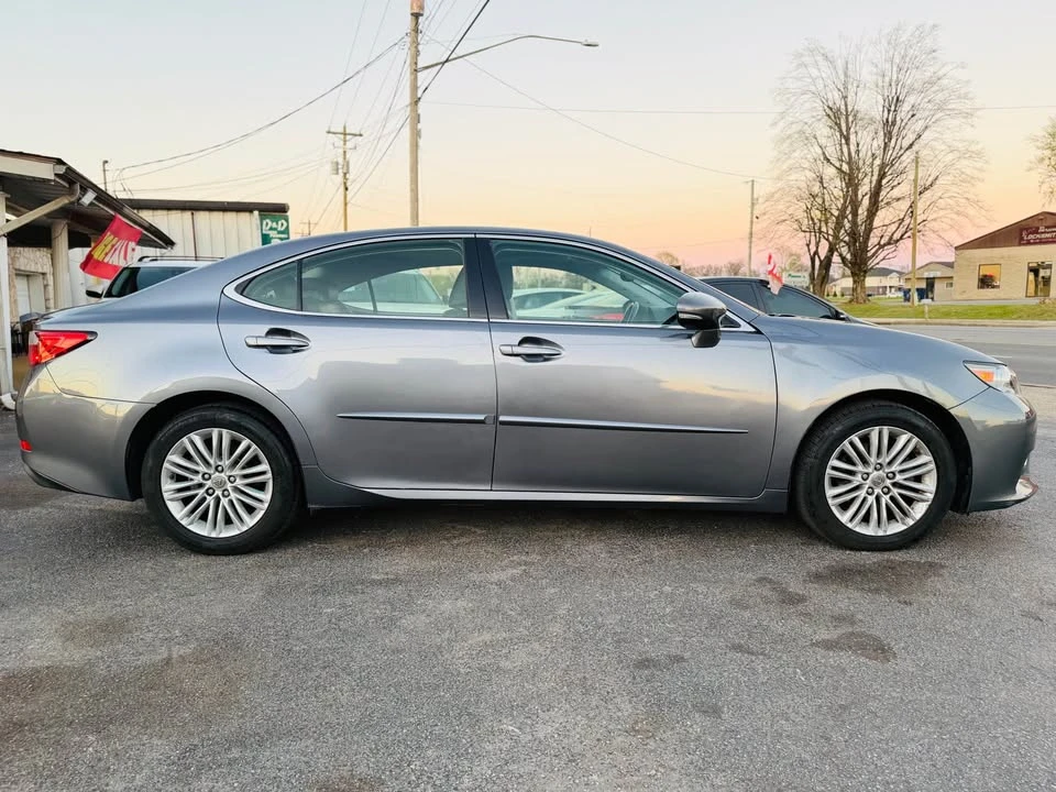 2013 Lexus ES 6th Gen - Image 14 of 16