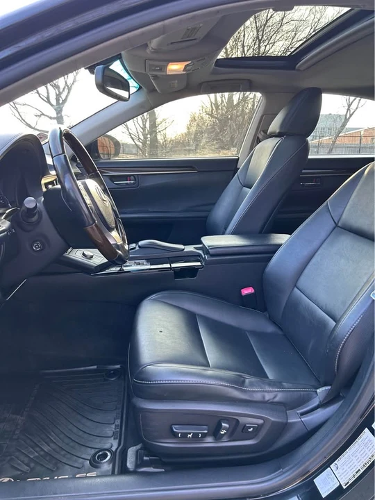 2013 Lexus ES 6th Gen - Image 11 of 20