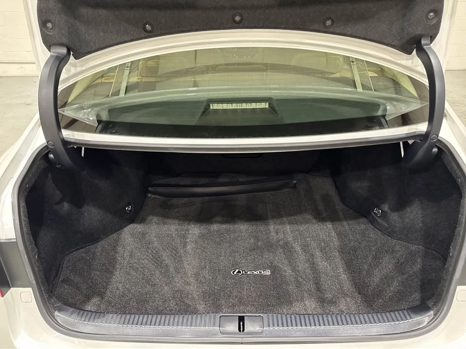 2013 Lexus ES 6th Gen - Image 16 of 17