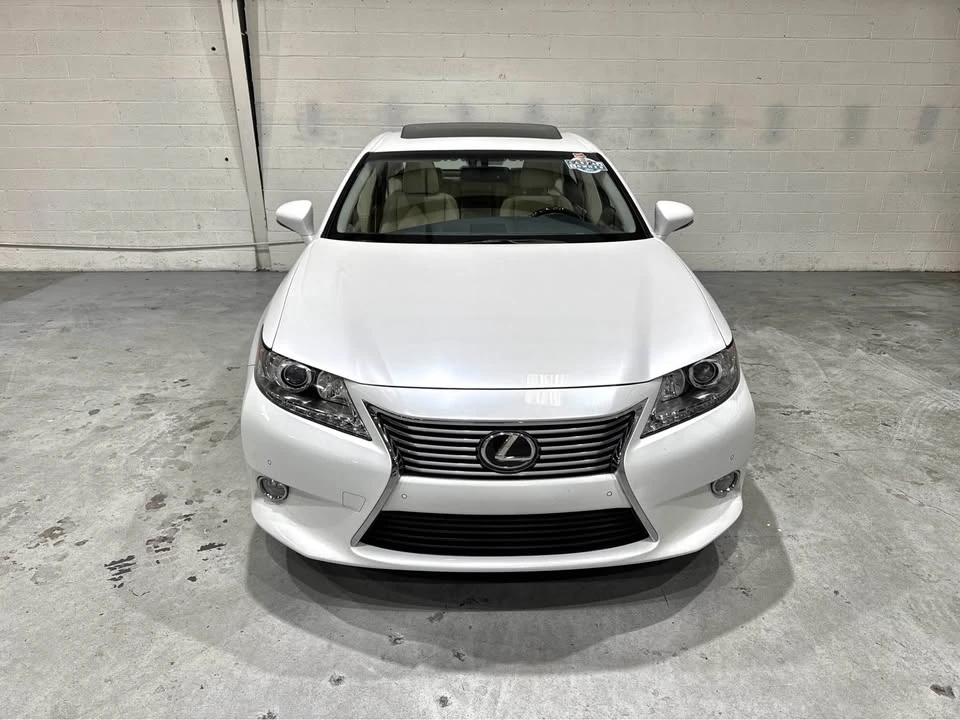 2013 Lexus ES 6th Gen - Image 4 of 17