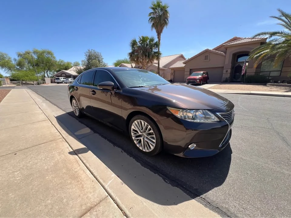 2013 Lexus ES 6th Gen - Image 2 of 5