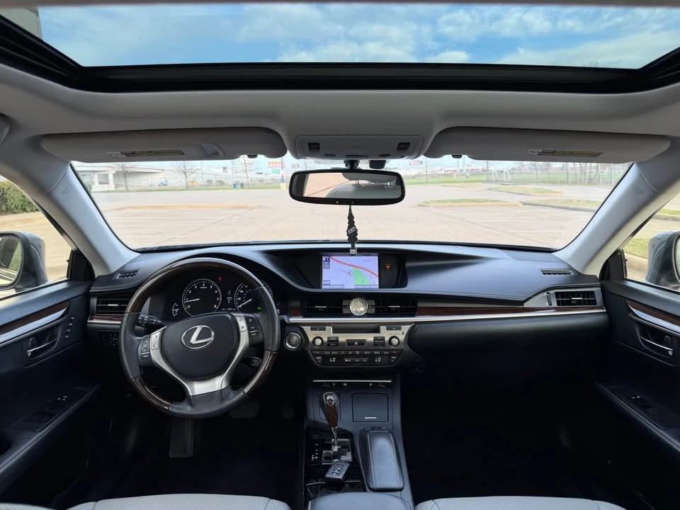 2013 Lexus ES 6th Gen - Image 15 of 18