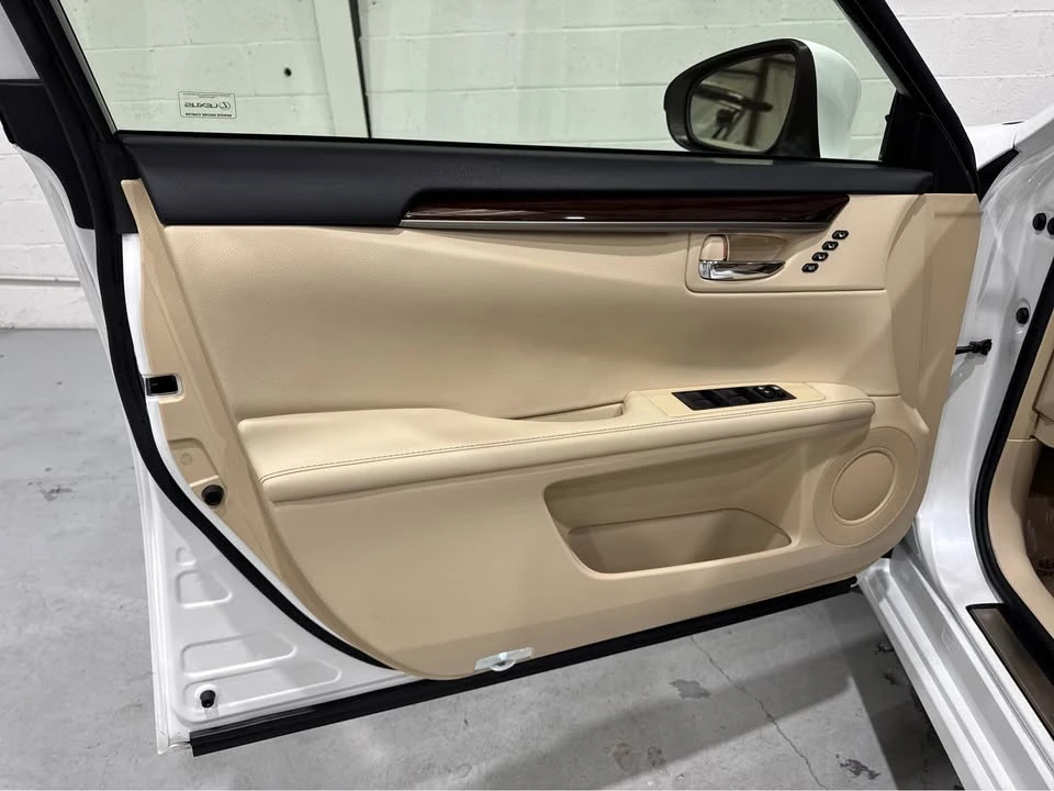 2013 Lexus ES 6th Gen - Image 8 of 17