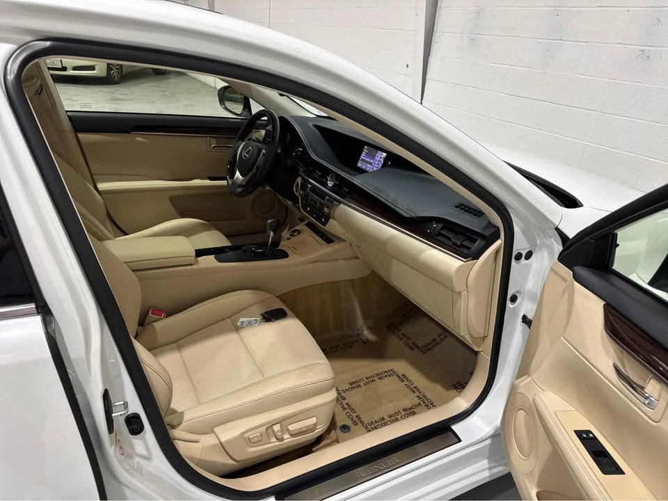 2013 Lexus ES 6th Gen - Image 12 of 17