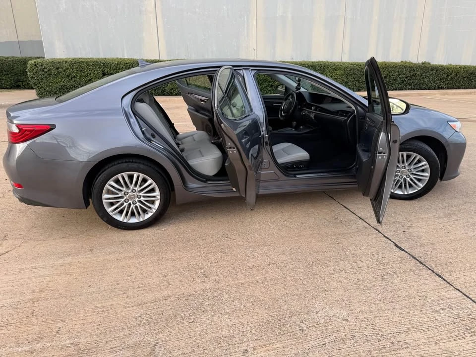 2013 Lexus ES 6th Gen - Image 9 of 18