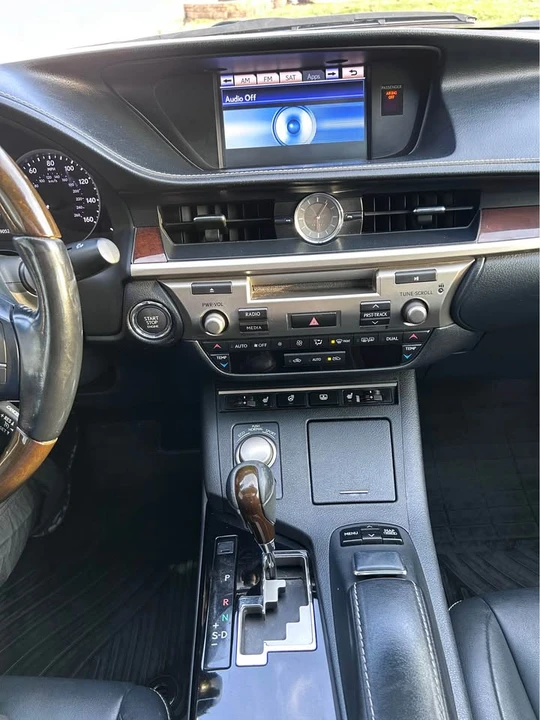2013 Lexus ES 6th Gen - Image 17 of 20