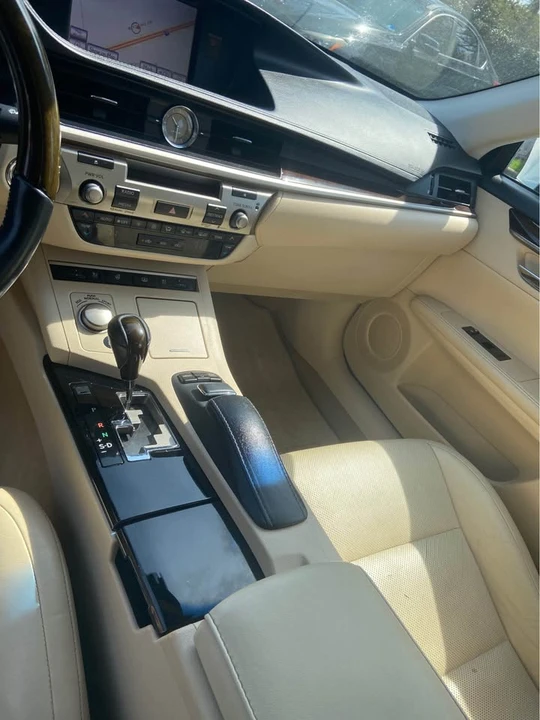 2013 Lexus ES 6th Gen - Image 7 of 14