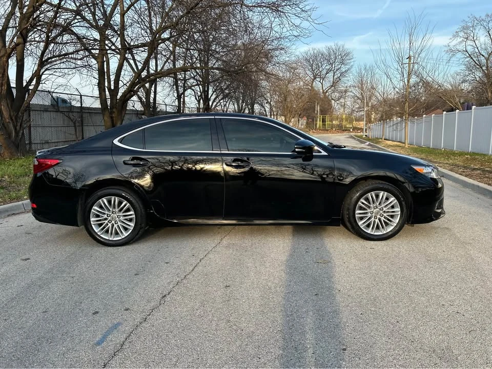 2013 Lexus ES 6th Gen - Image 2 of 20