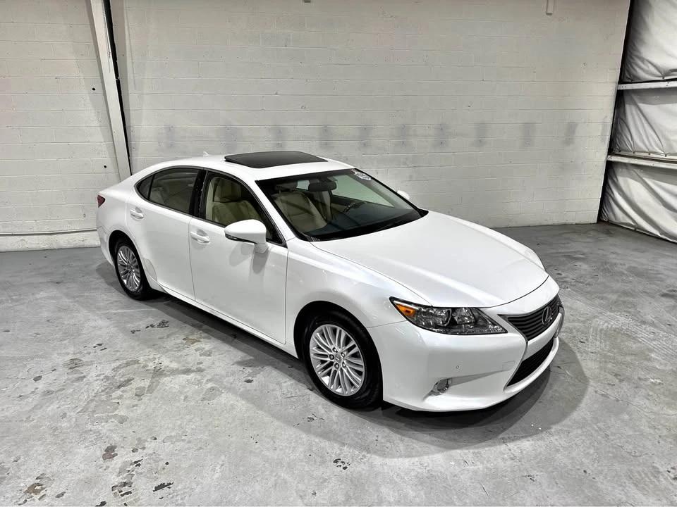 2013 Lexus ES 6th Gen - Image 3 of 17