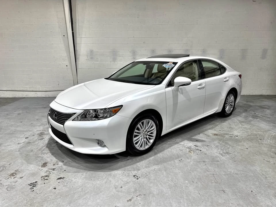 2013 Lexus ES 6th Gen - Image 5 of 17