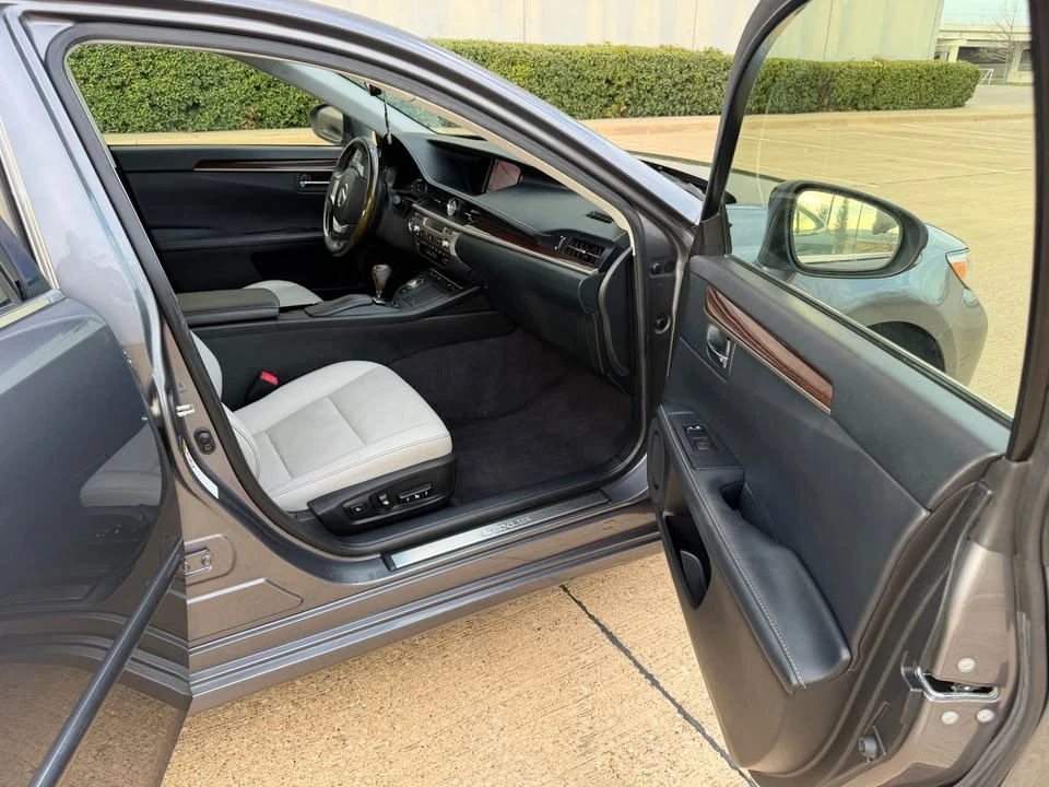 2013 Lexus ES 6th Gen - Image 6 of 18