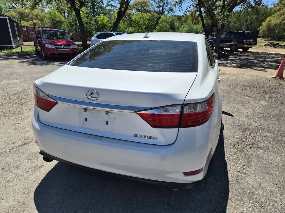2013 Lexus ES 6th Gen - Image 2 of 8