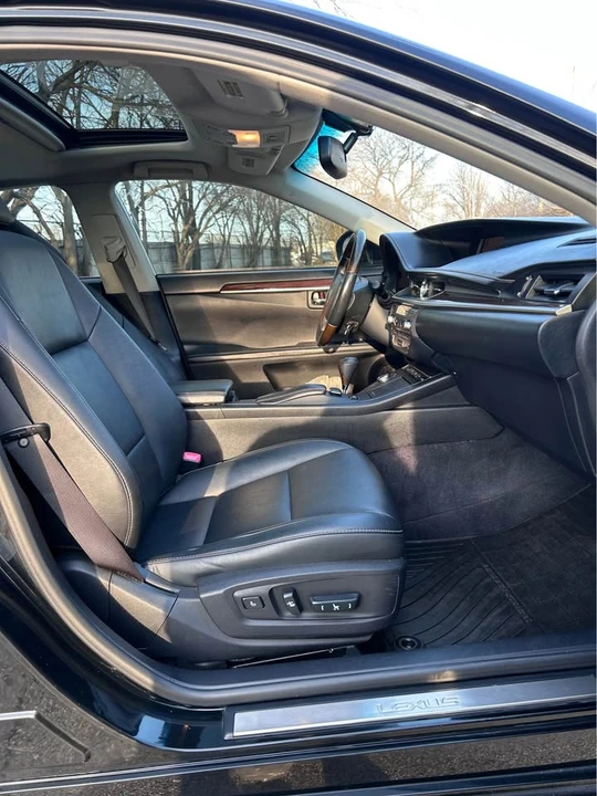 2013 Lexus ES 6th Gen - Image 14 of 20