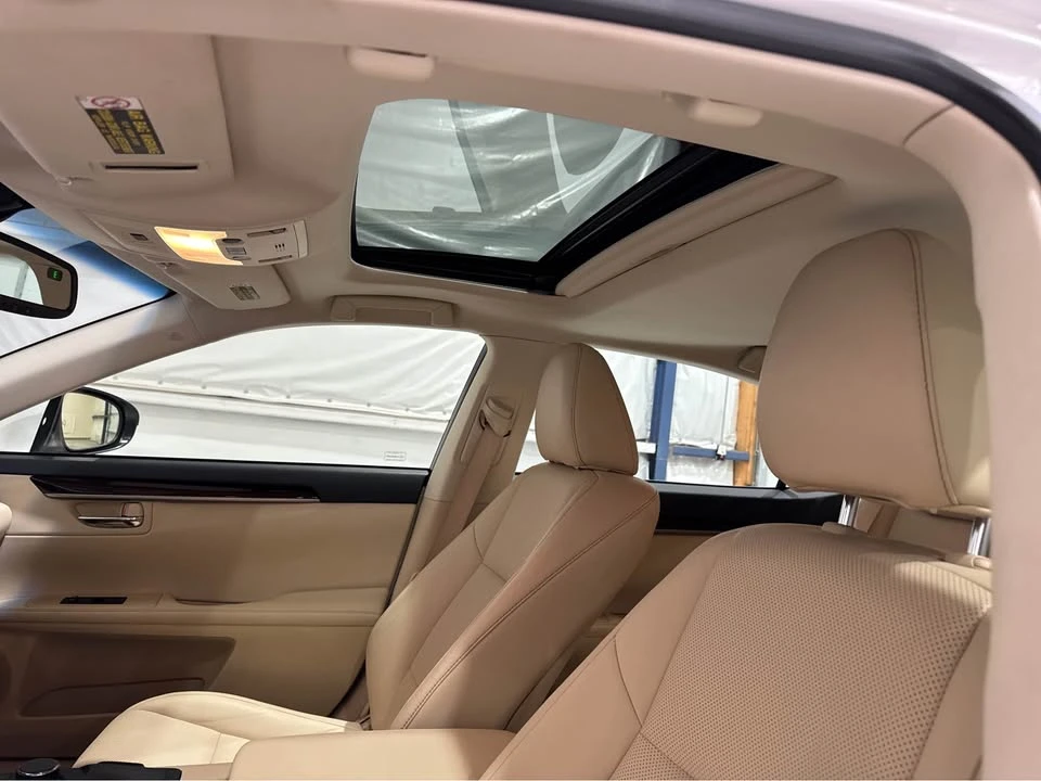 2013 Lexus ES 6th Gen - Image 11 of 17