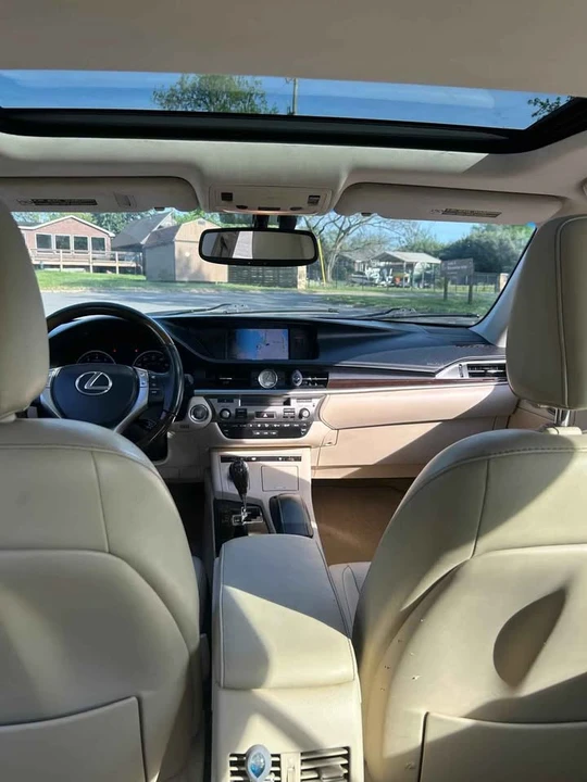 2013 Lexus ES 6th Gen - Image 16 of 18