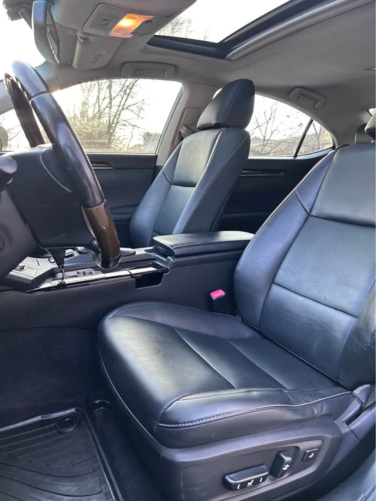 2013 Lexus ES 6th Gen - Image 10 of 20