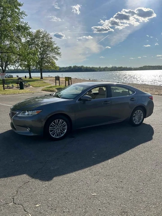 2013 Lexus ES 6th Gen - Image 5 of 18