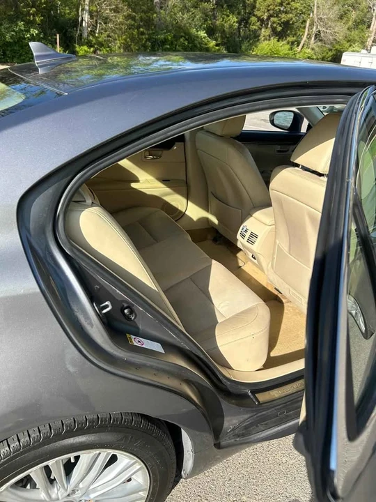 2013 Lexus ES 6th Gen - Image 13 of 18