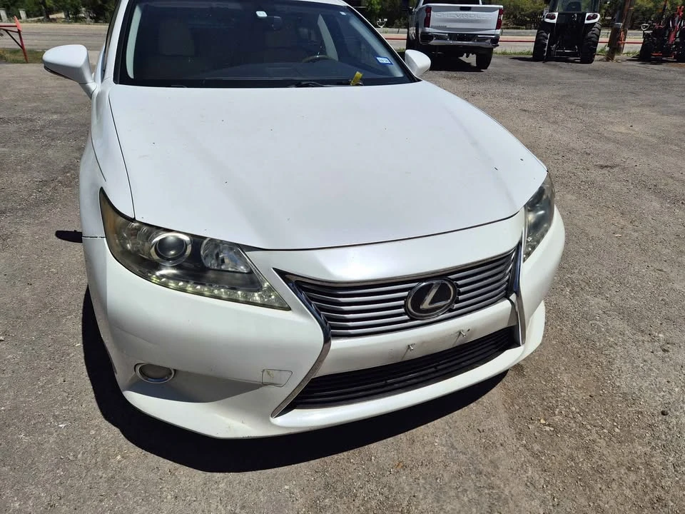2013 Lexus ES 6th Gen - Image 4 of 8
