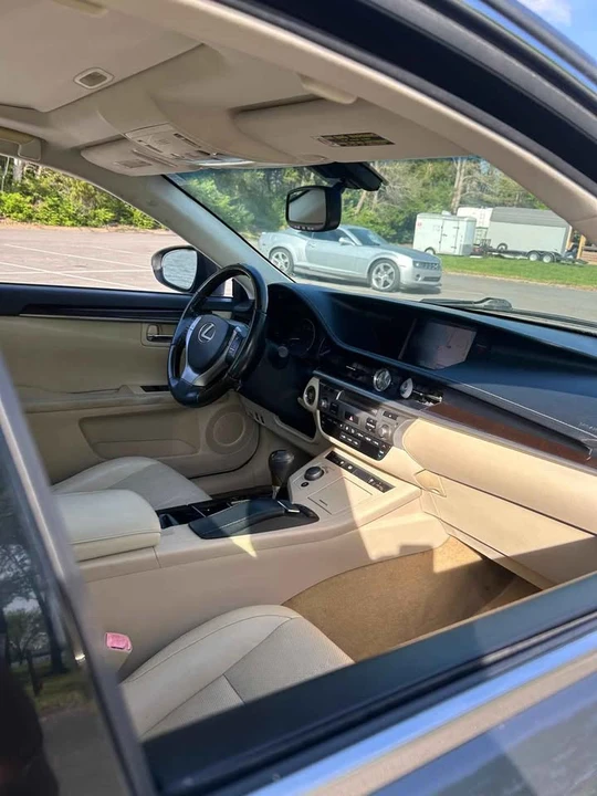 2013 Lexus ES 6th Gen - Image 14 of 18