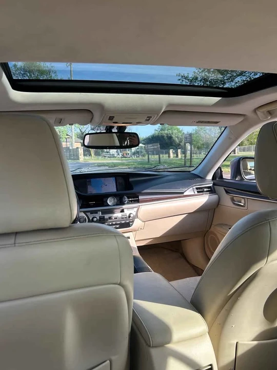 2013 Lexus ES 6th Gen - Image 11 of 18