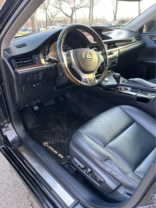 2013 Lexus ES 6th Gen - Image 9 of 20
