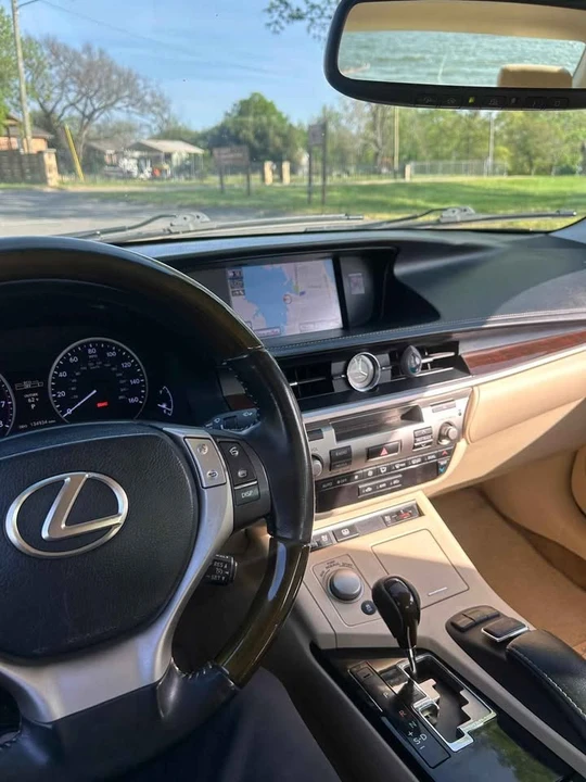 2013 Lexus ES 6th Gen - Image 12 of 18