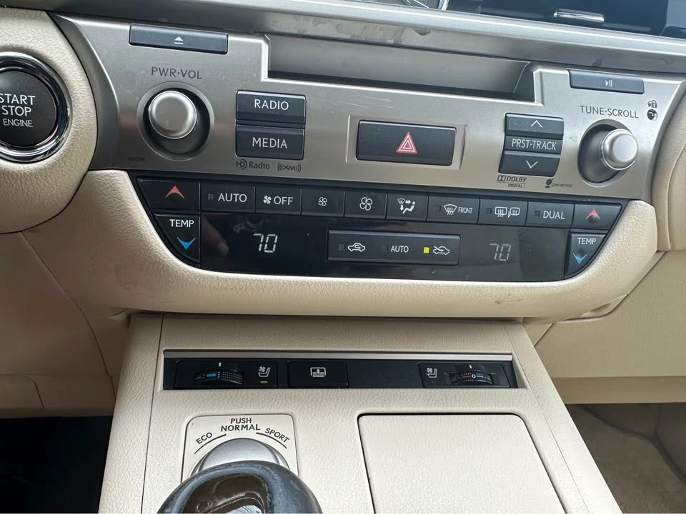 2013 Lexus ES 6th Gen - Image 17 of 19