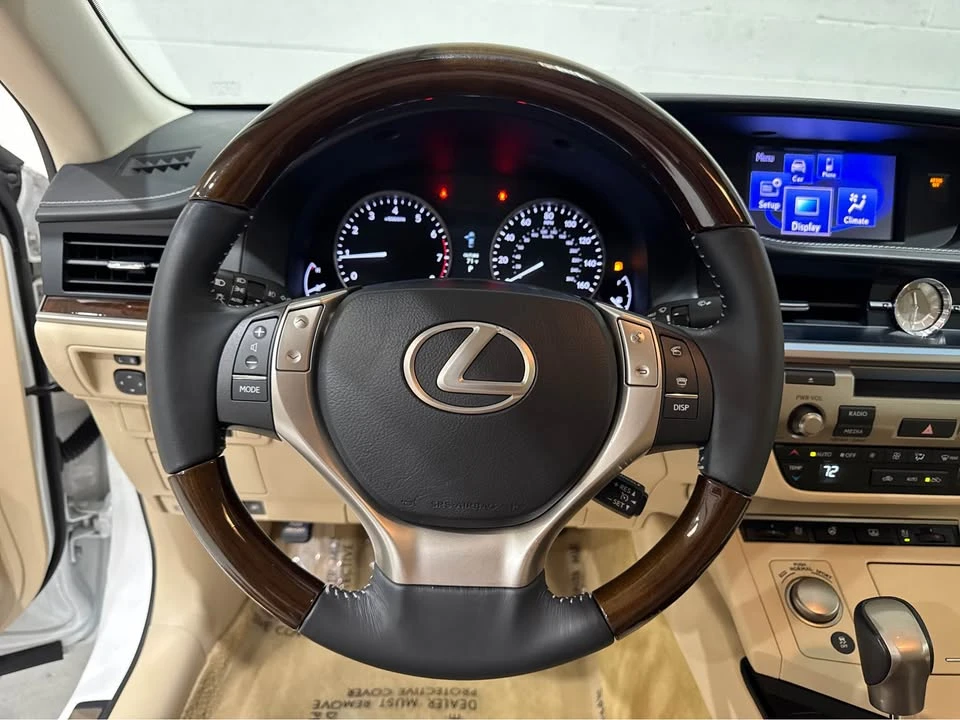 2013 Lexus ES 6th Gen - Image 10 of 17