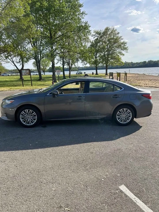 2013 Lexus ES 6th Gen - Image 4 of 18