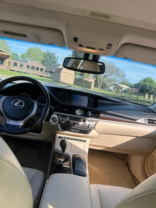 2013 Lexus ES 6th Gen - Image 8 of 18
