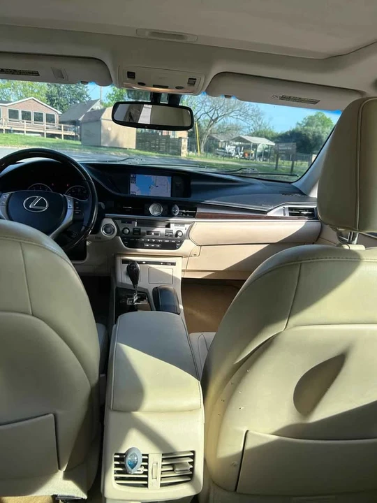 2013 Lexus ES 6th Gen - Image 10 of 18