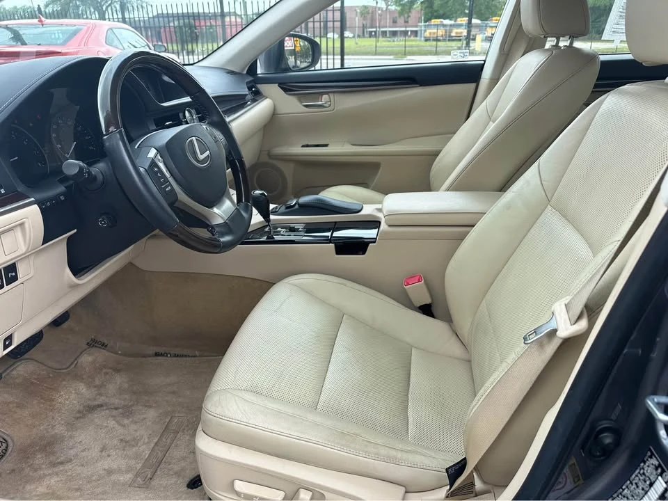 2013 Lexus ES 6th Gen - Image 9 of 19