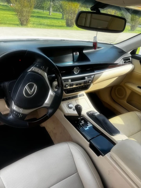 2013 Lexus ES 6th Gen - Image 3 of 9