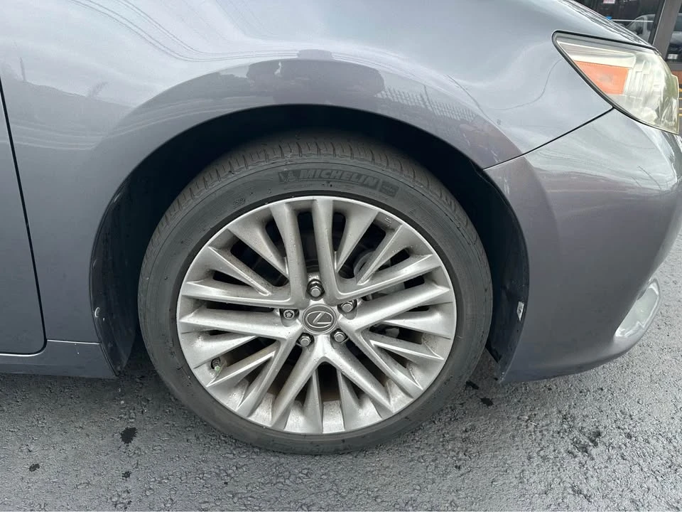 2013 Lexus ES 6th Gen - Image 19 of 19