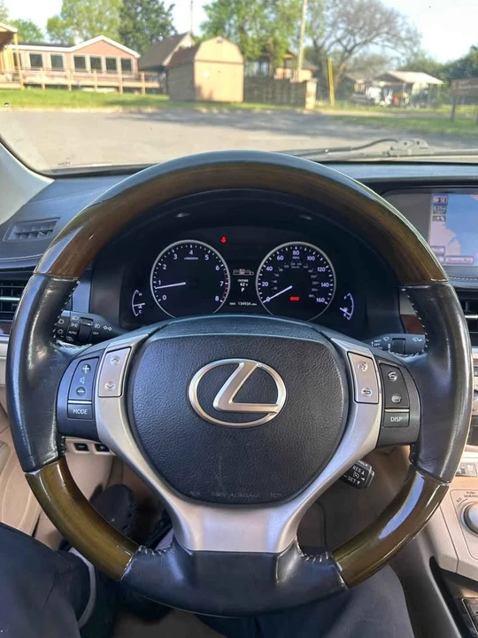 2013 Lexus ES 6th Gen - Image 17 of 18