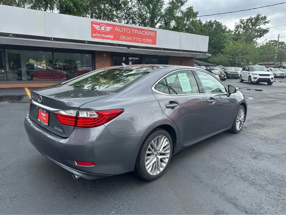 2013 Lexus ES 6th Gen - Image 4 of 19