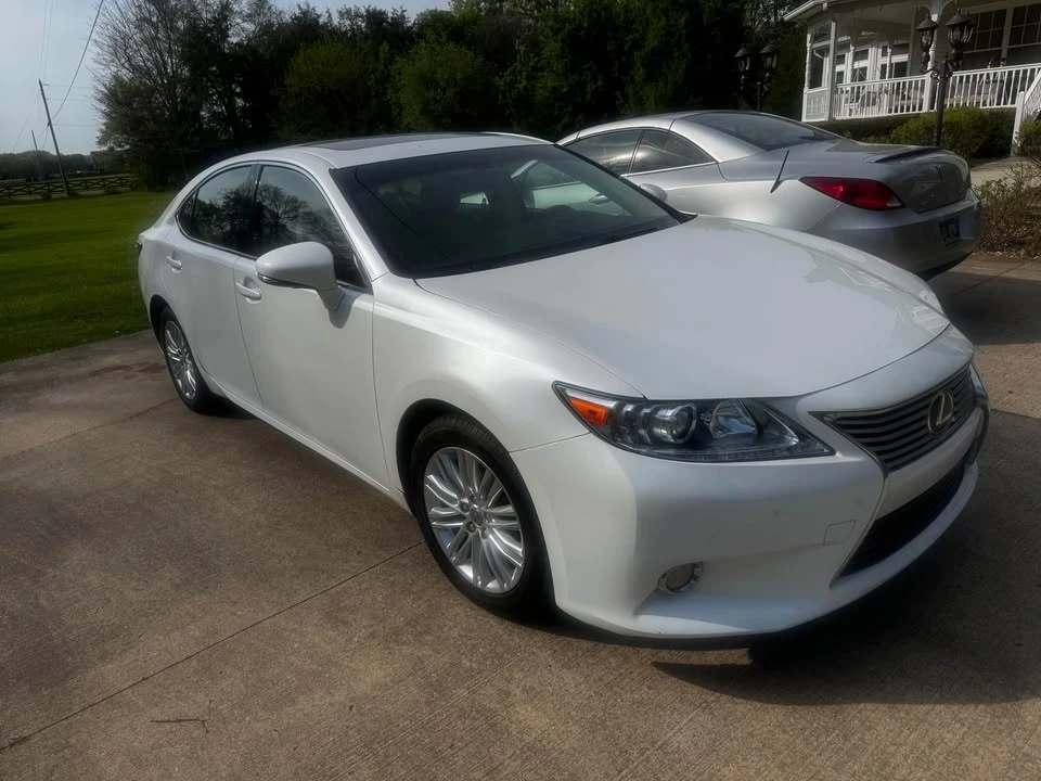 2013 Lexus ES 6th Gen - Image 6 of 9