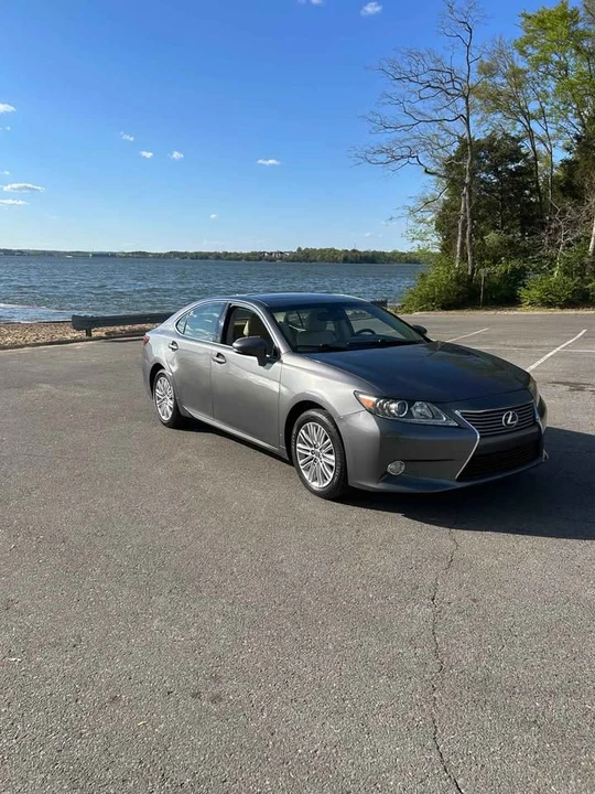 2013 Lexus ES 6th Gen - Image 3 of 18