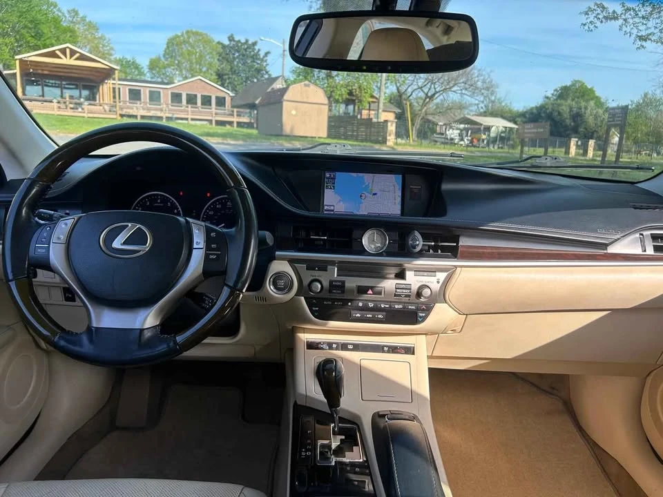 2013 Lexus ES 6th Gen - Image 6 of 18