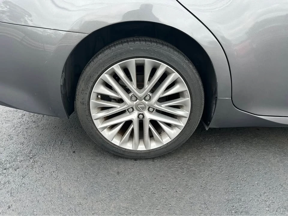 2013 Lexus ES 6th Gen - Image 18 of 19