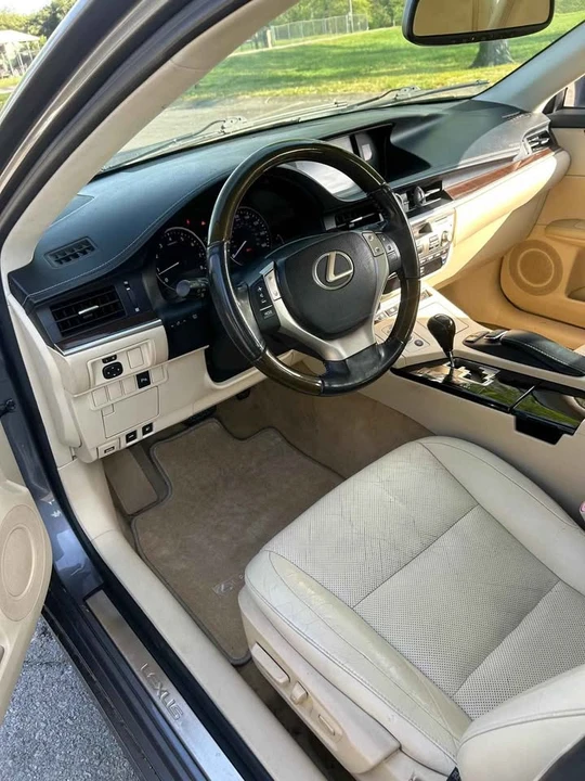 2013 Lexus ES 6th Gen - Image 7 of 18