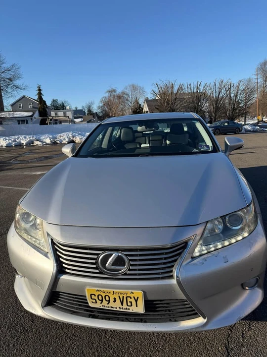 2013 Lexus ES 6th Gen - Image 11 of 12