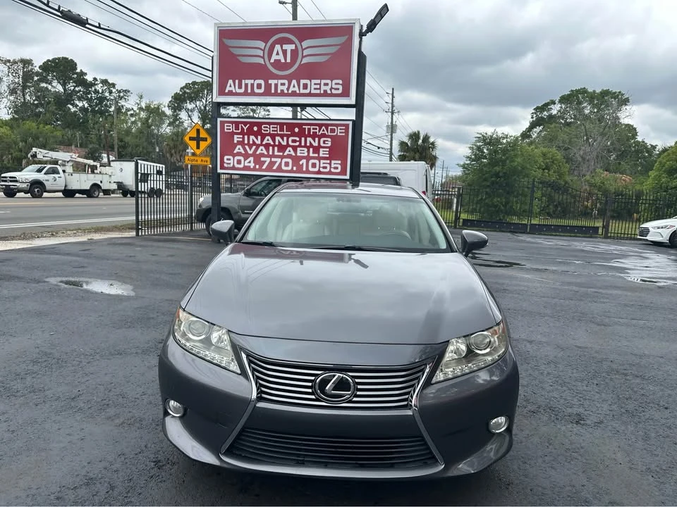 2013 Lexus ES 6th Gen - Image 6 of 19