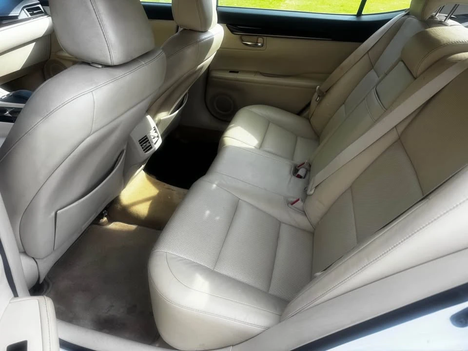 2013 Lexus ES 6th Gen - Image 7 of 9