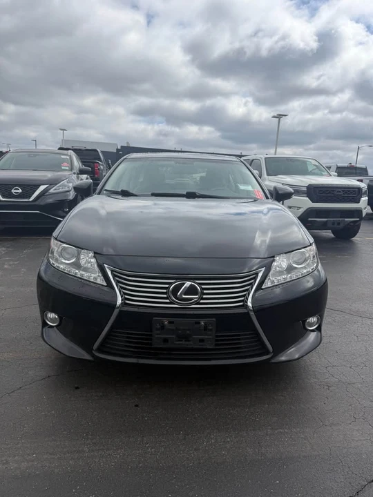 2013 Lexus ES 6th Gen - Image 2 of 9
